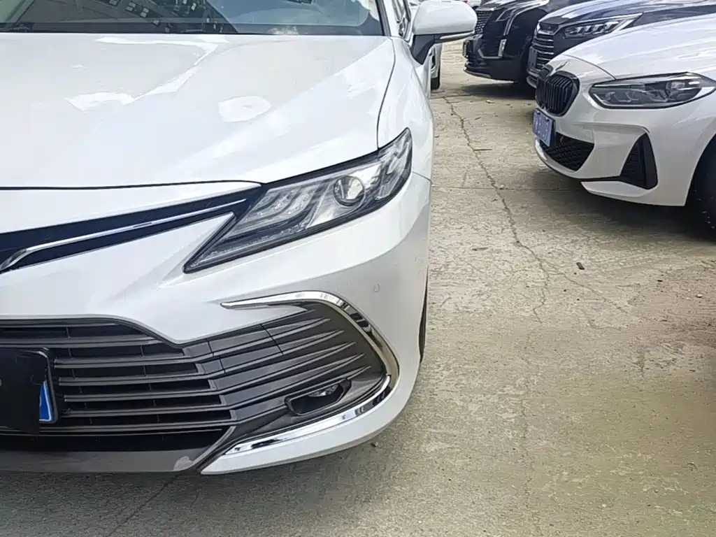 Toyota Camry 2022 — фото 24