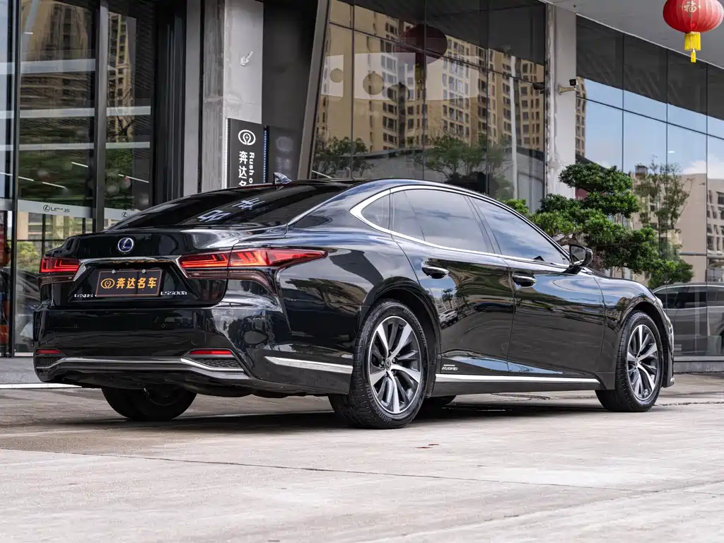 Lexus LS 2021