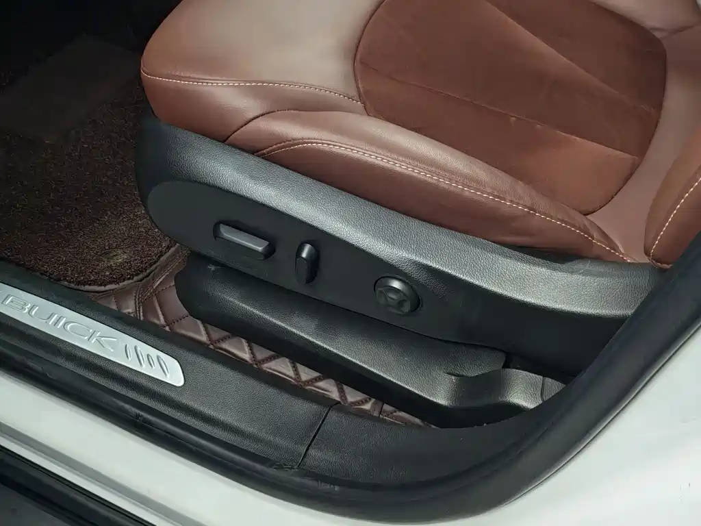 Buick Envision Plus 2017 — фото 10