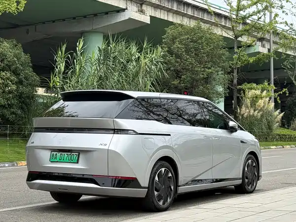 XPeng X9 2025