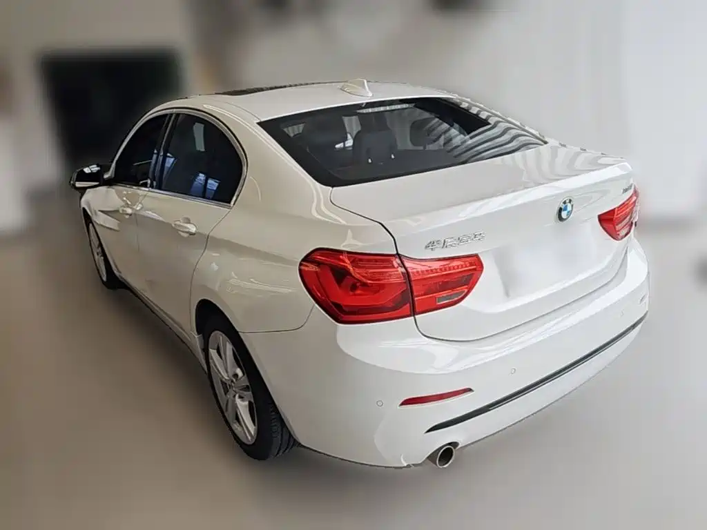 BMW 1 Series 2019 — фото 9