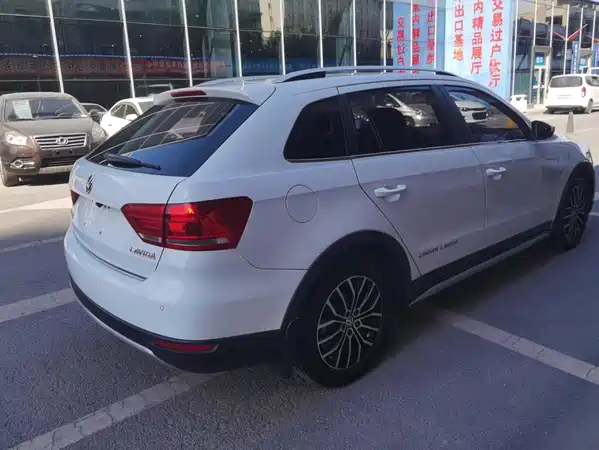 Volkswagen Cross Lavida 2014