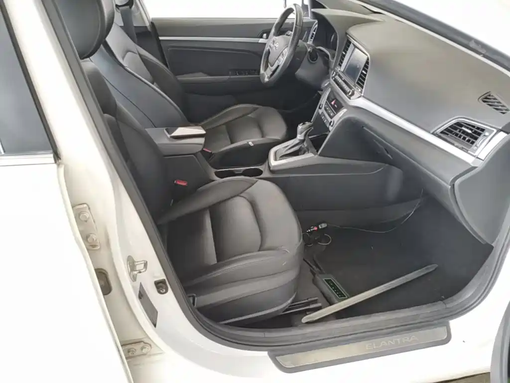 Hyundai Elantra 2016 — фото 25