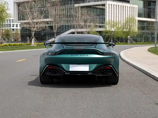 Aston Martin V8 Vantage 2022