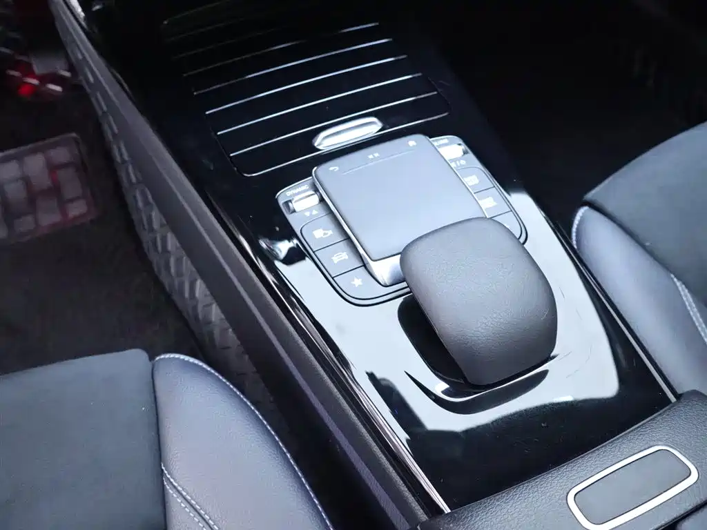 Mercedes-Benz A-Class 2023 — фото 12