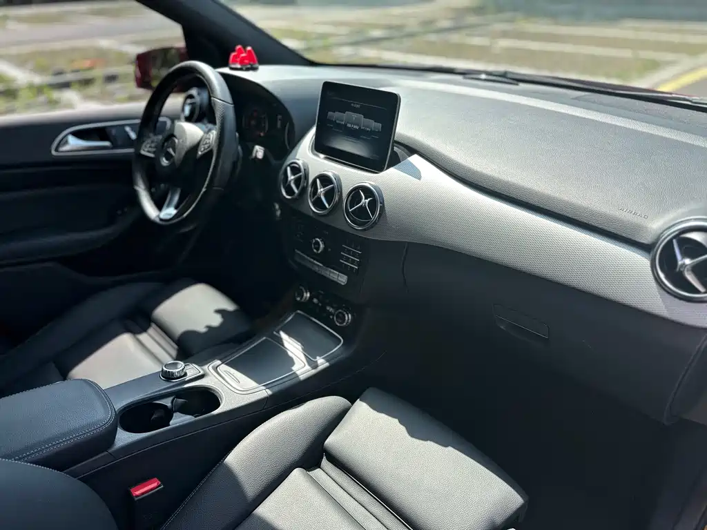 Mercedes-Benz B-Class 2017 — фото 10