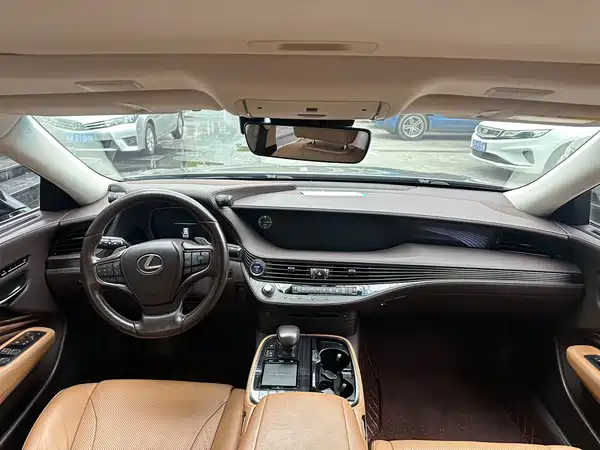 Lexus LS 2020
