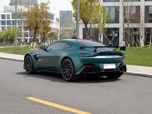 Aston Martin V8 Vantage 2022