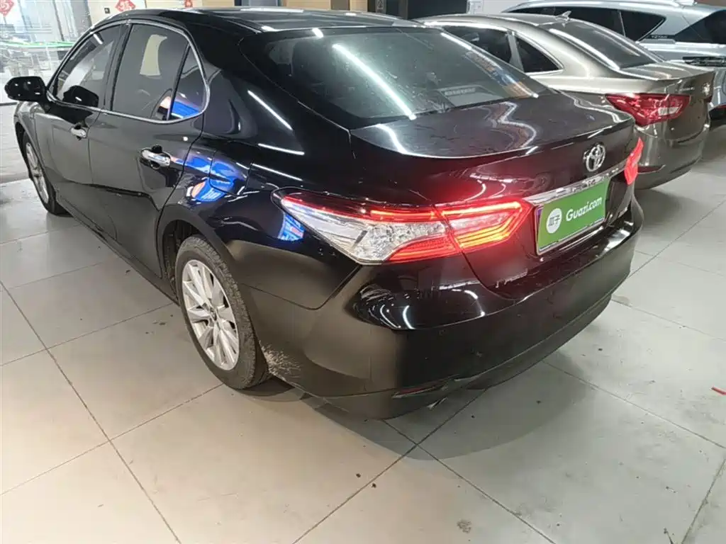 Toyota Camry 2018 — фото 5