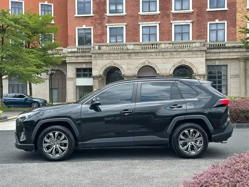 Toyota RAV4 2024 — фото 14