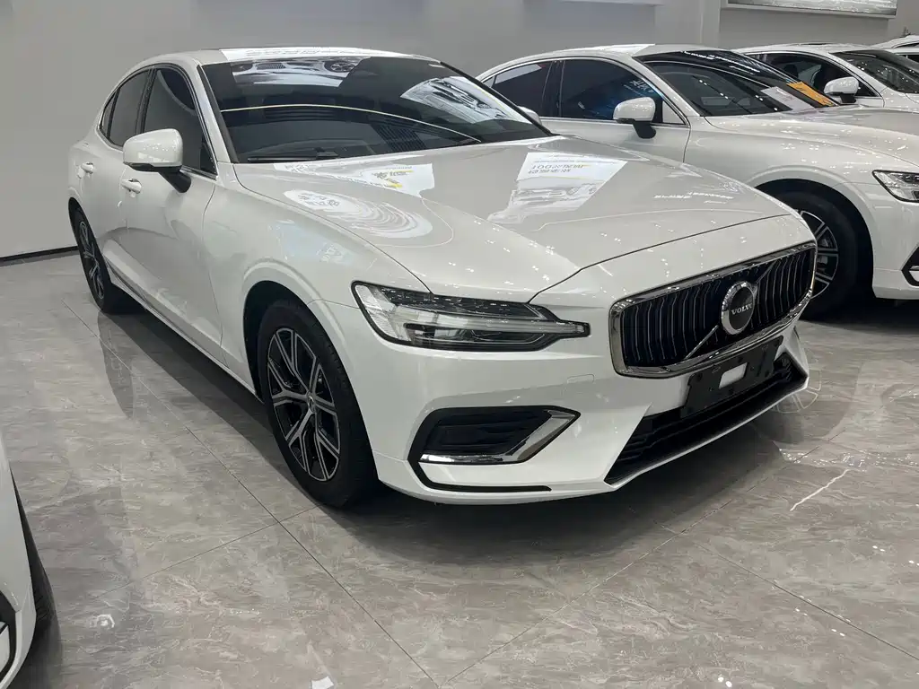 Volvo S60 2022 — фото 3