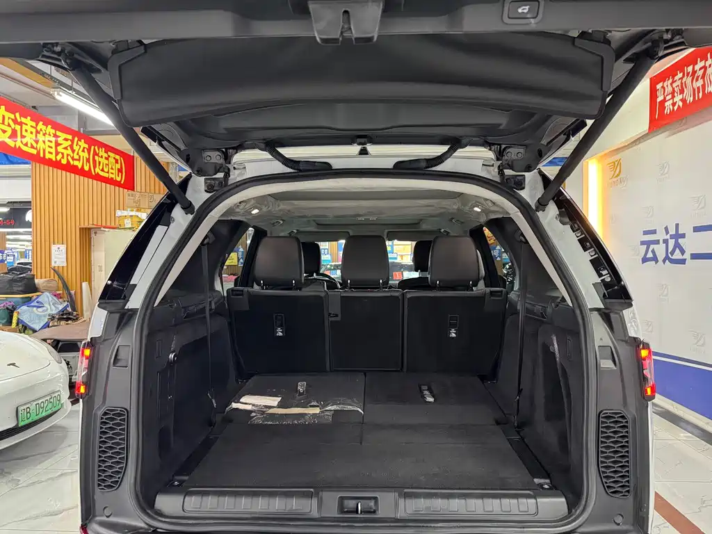 Land Rover Discovery 2019 — фото 12