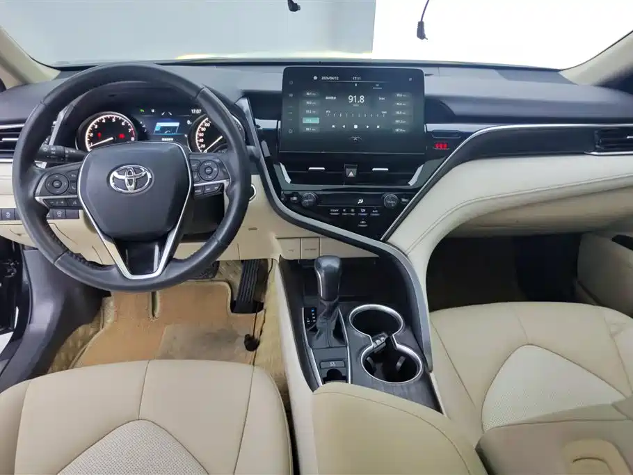 Toyota Camry 2021 — фото 12