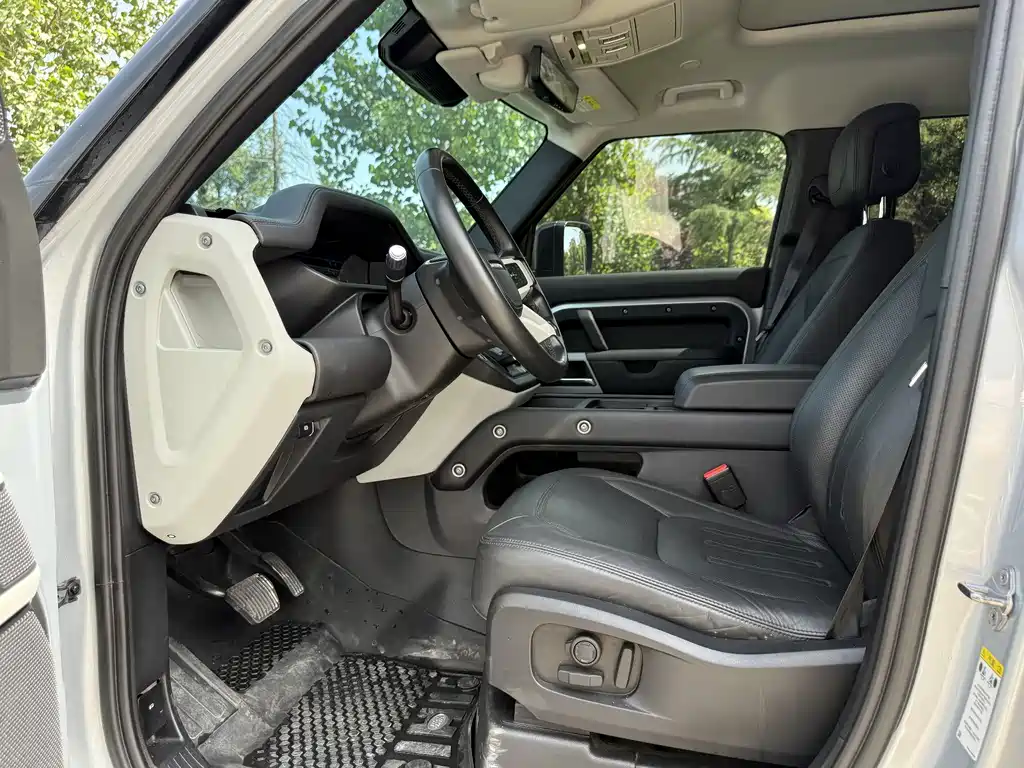 Land Rover Defender 2021 — фото 11
