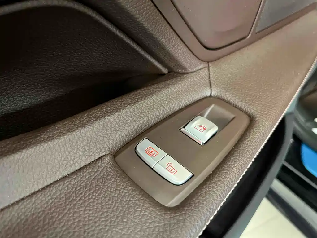 BMW 7 Series 2018 — фото 11