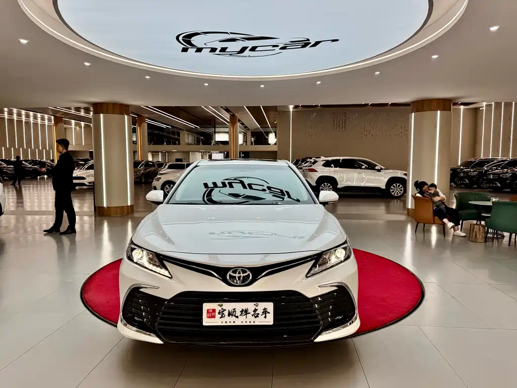 Toyota Camry 2024 — фото 2