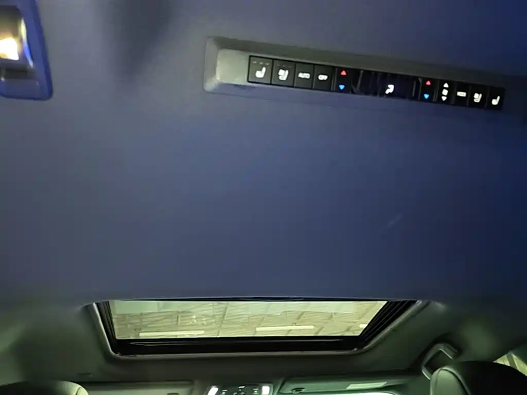 Toyota Sienna 2023 — фото 18