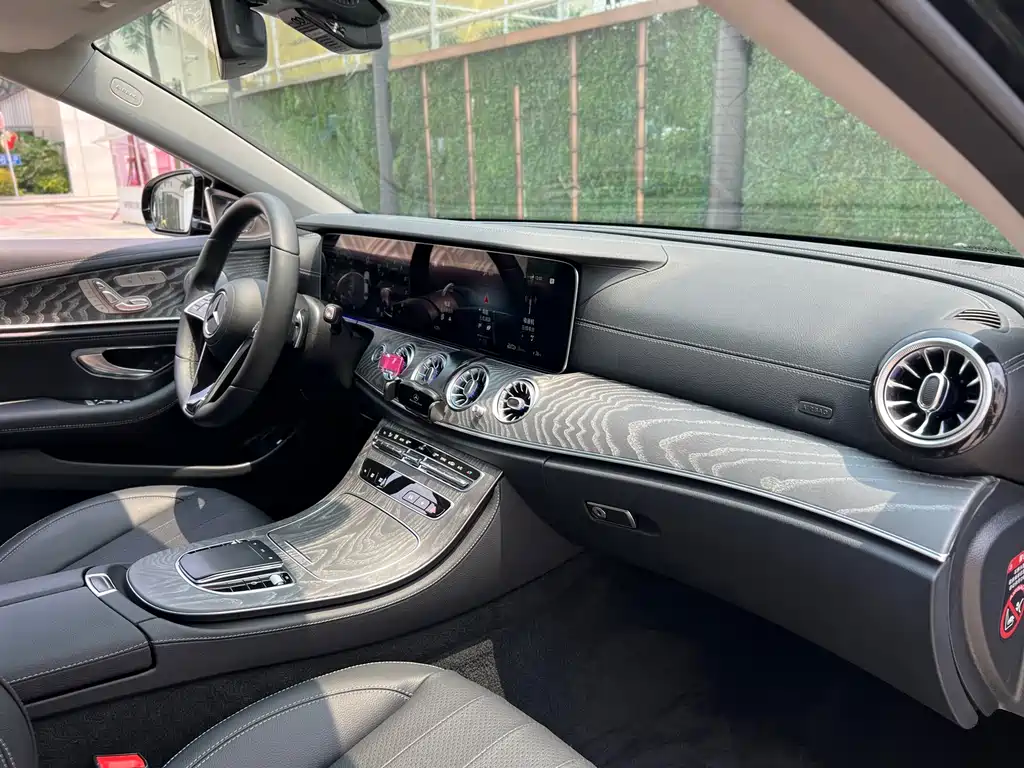 Mercedes-Benz E-Class 2023 — фото 11