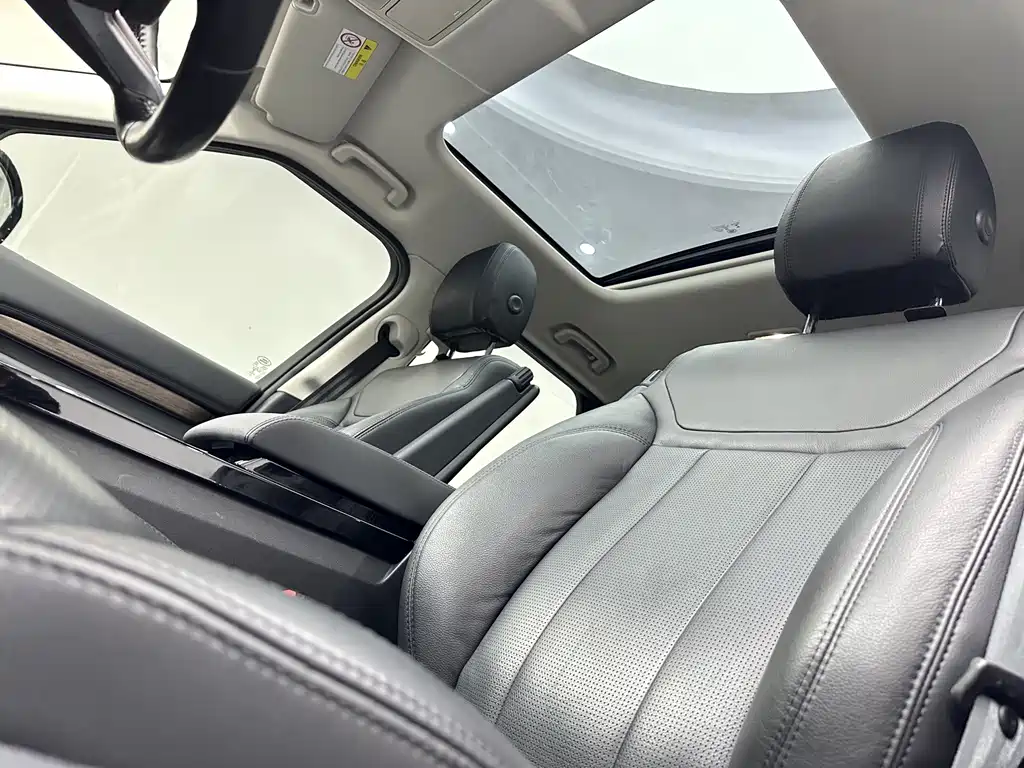 Land Rover Discovery 2018 — фото 13