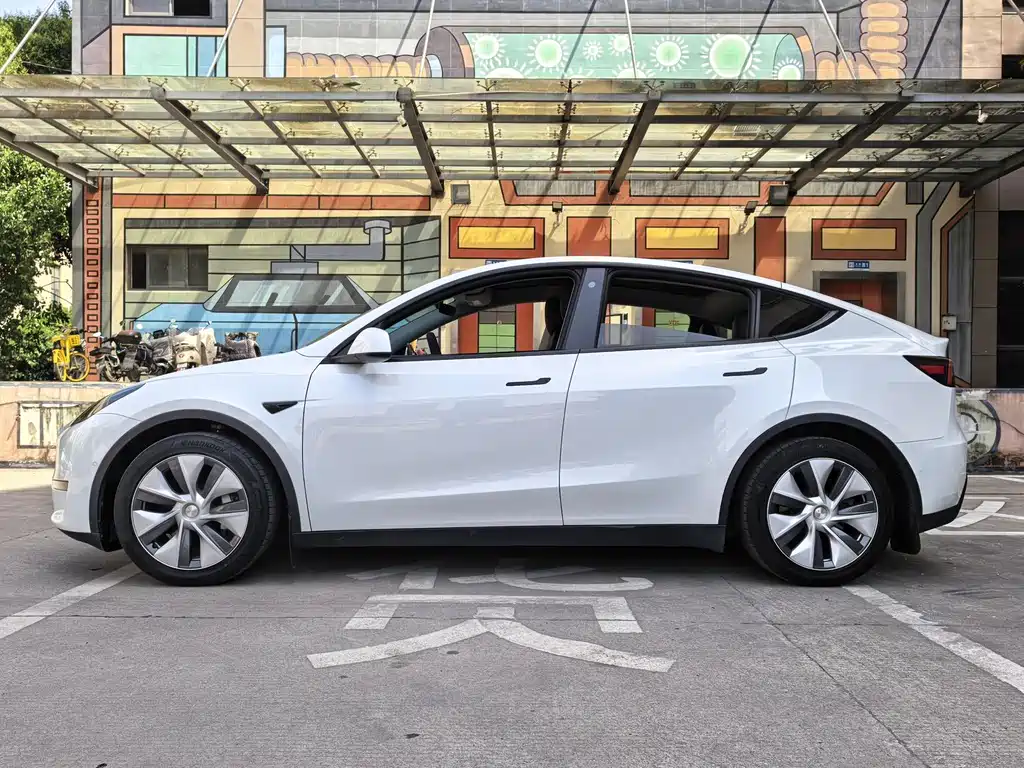 Tesla Model Y 2022 — фото 10