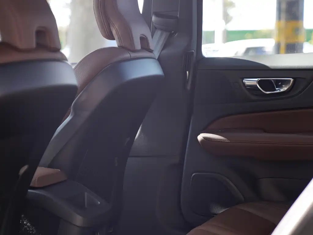 Volvo S60 2020 — фото 11