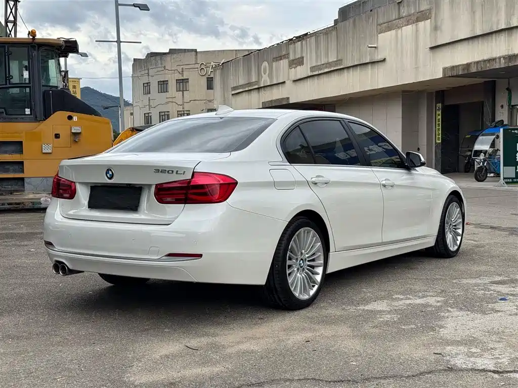 BMW 3 Series 2018 — фото 4