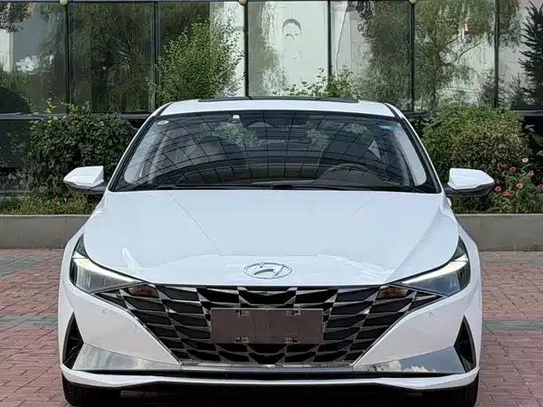 Hyundai Elantra 2022