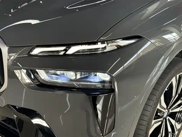 BMW X7 M60i 2023