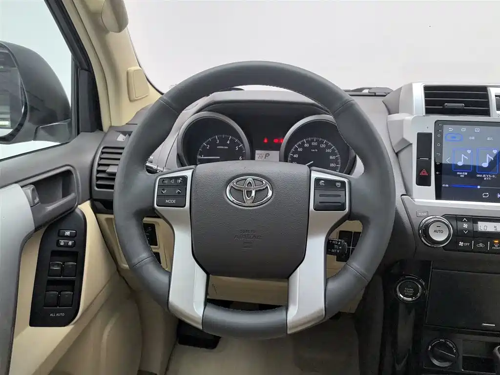 Toyota Prado 2015 — фото 11