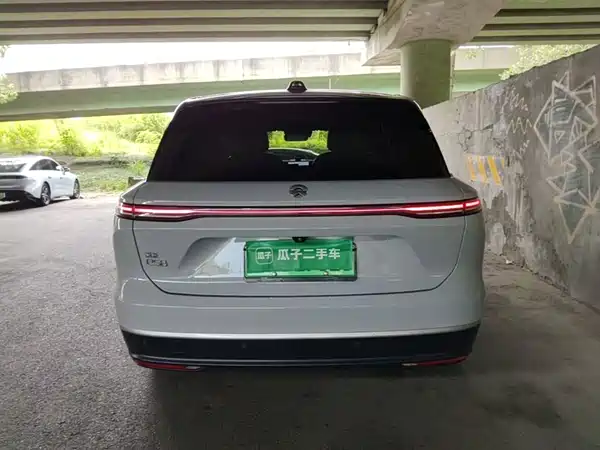 NIO ES8 2024