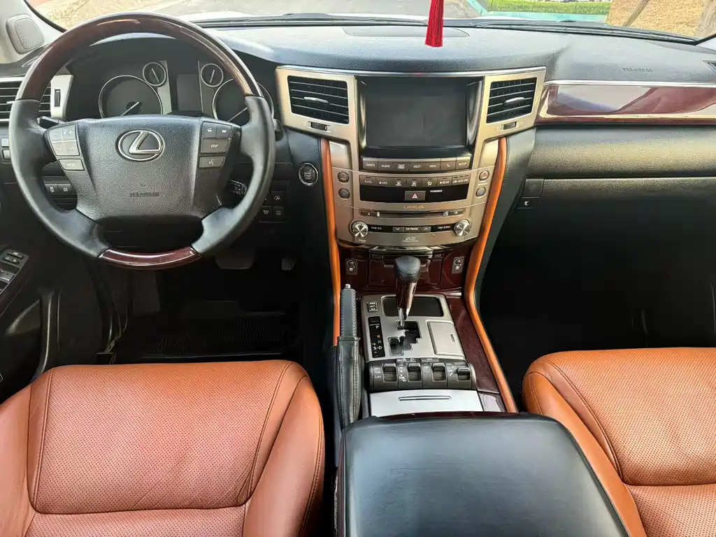 Lexus LX 2014 — фото 7