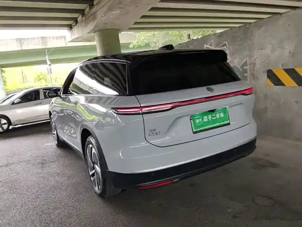 NIO ES8 2024