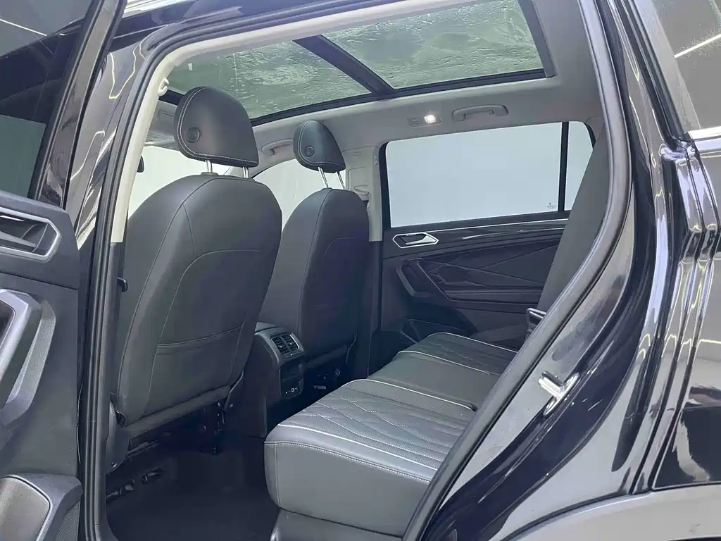 Volkswagen Tiguan L 2023 — фото 8