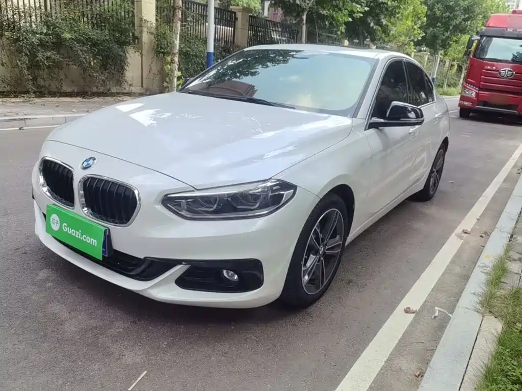 BMW 1 Series 2018 — фото 1