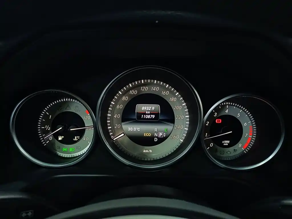 Mercedes-Benz E-Class 2016 — фото 12
