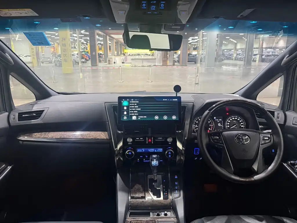 Toyota Alphard 2018 — фото 9