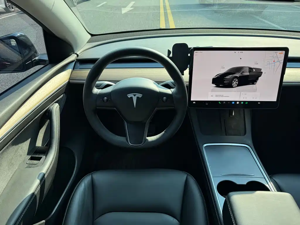 Tesla Model Y 2023 — фото 13