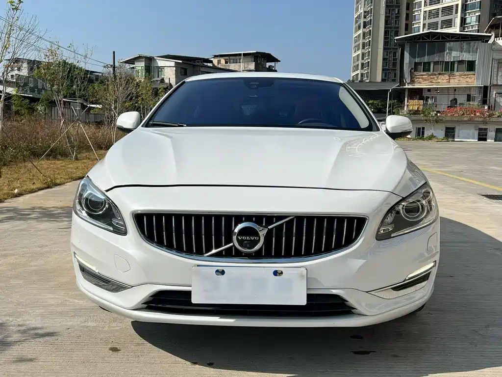 Volvo S60 2018 — фото 2