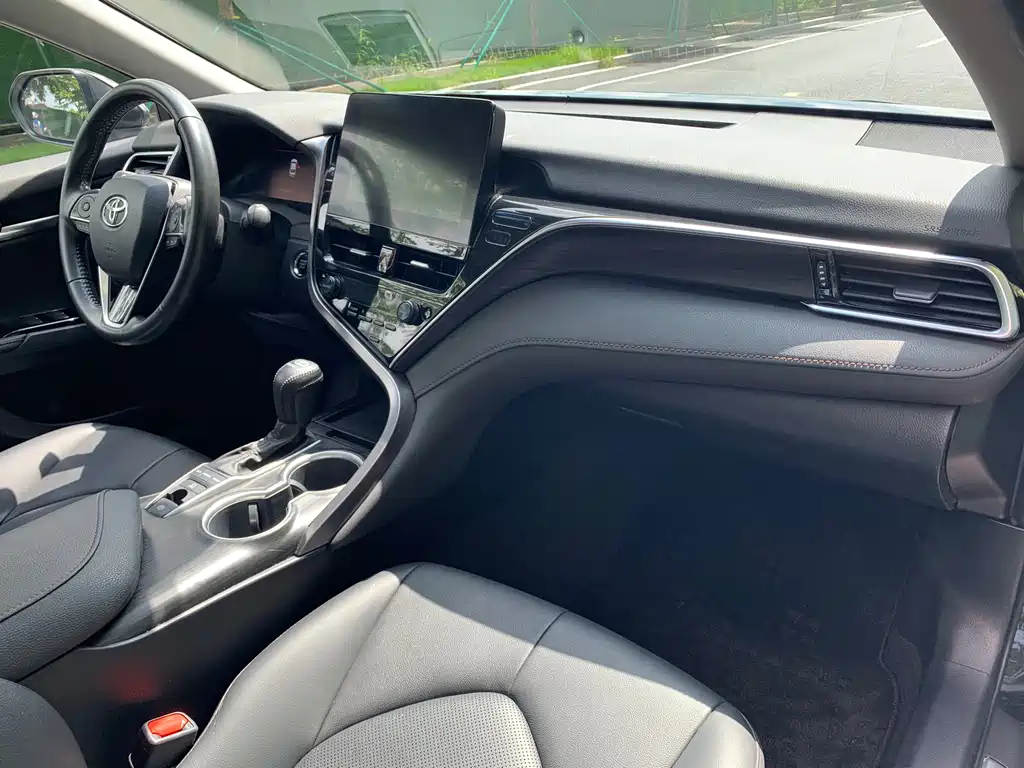 Toyota Camry 2023 — фото 22