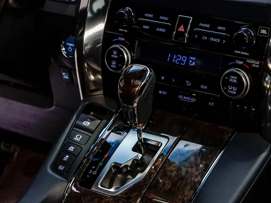 Toyota Alphard 2021 — фото 34