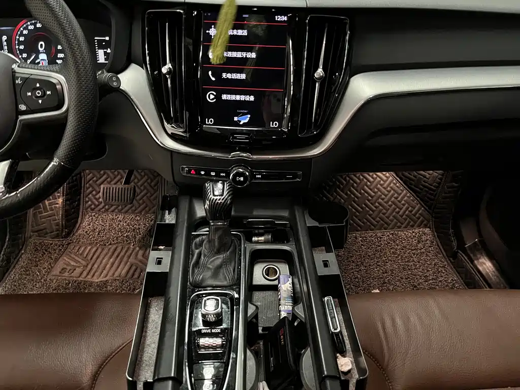 Volvo XC60 2020 — фото 11