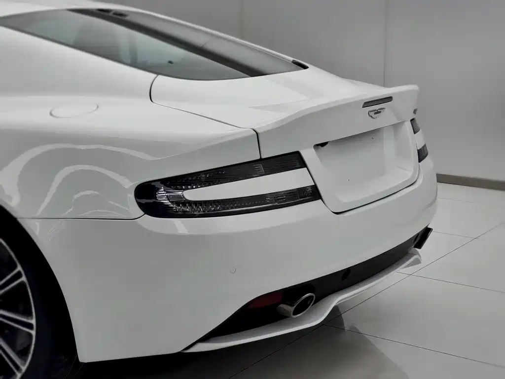 Aston Martin DB9 2013 — фото 6