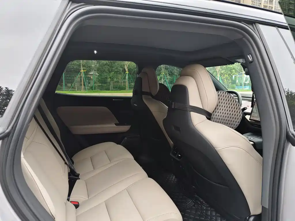 Volvo XC70 PHEV 2025 — фото 11