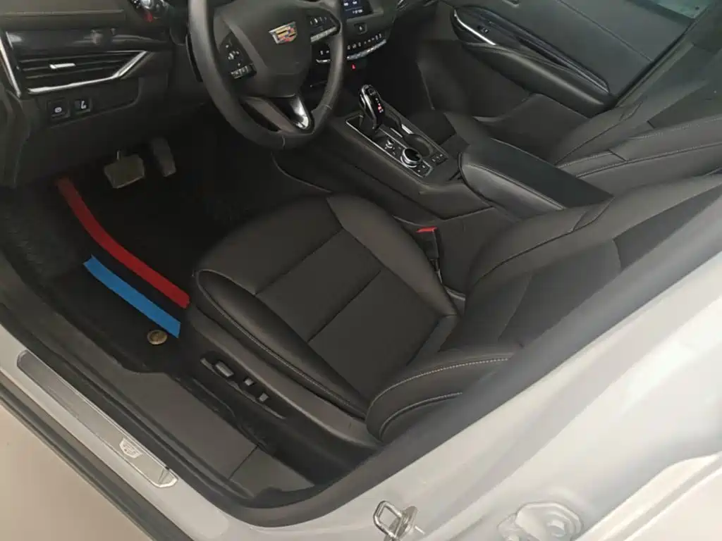Cadillac XT4 2023 — фото 15