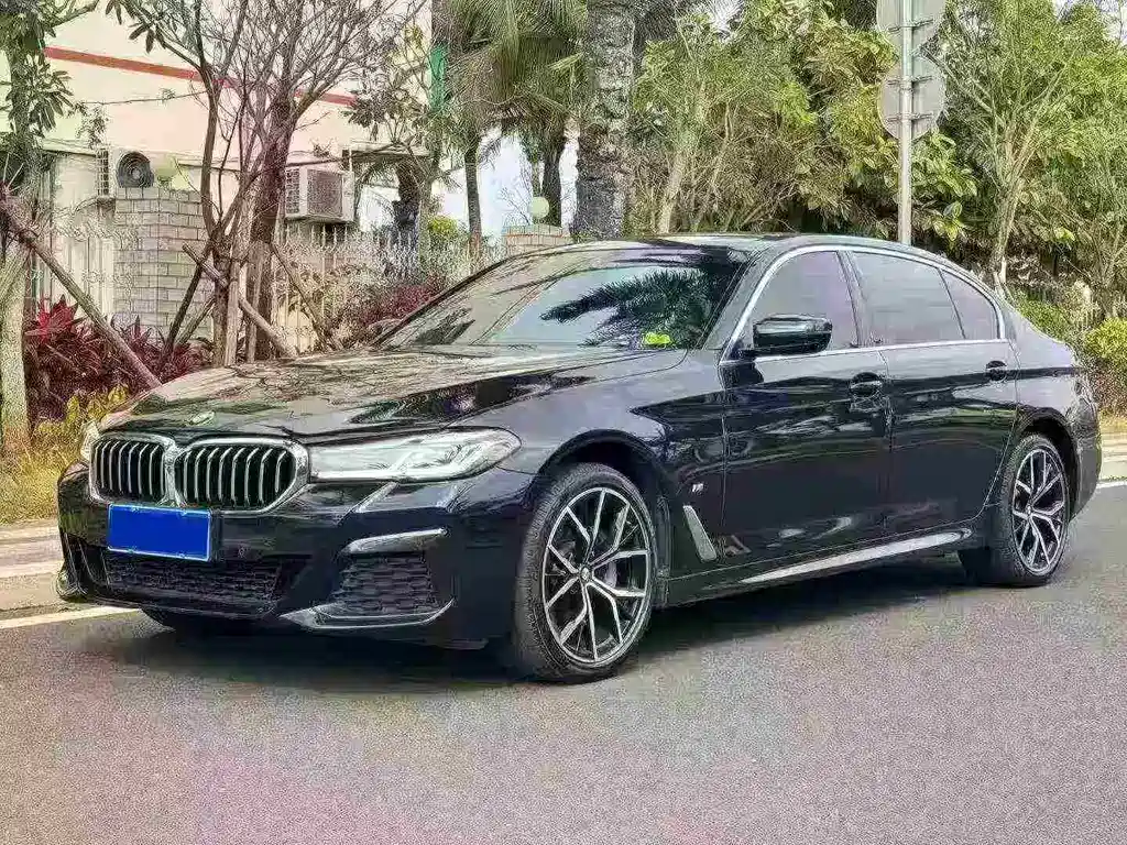 BMW 5 Series 2022 — фото 1