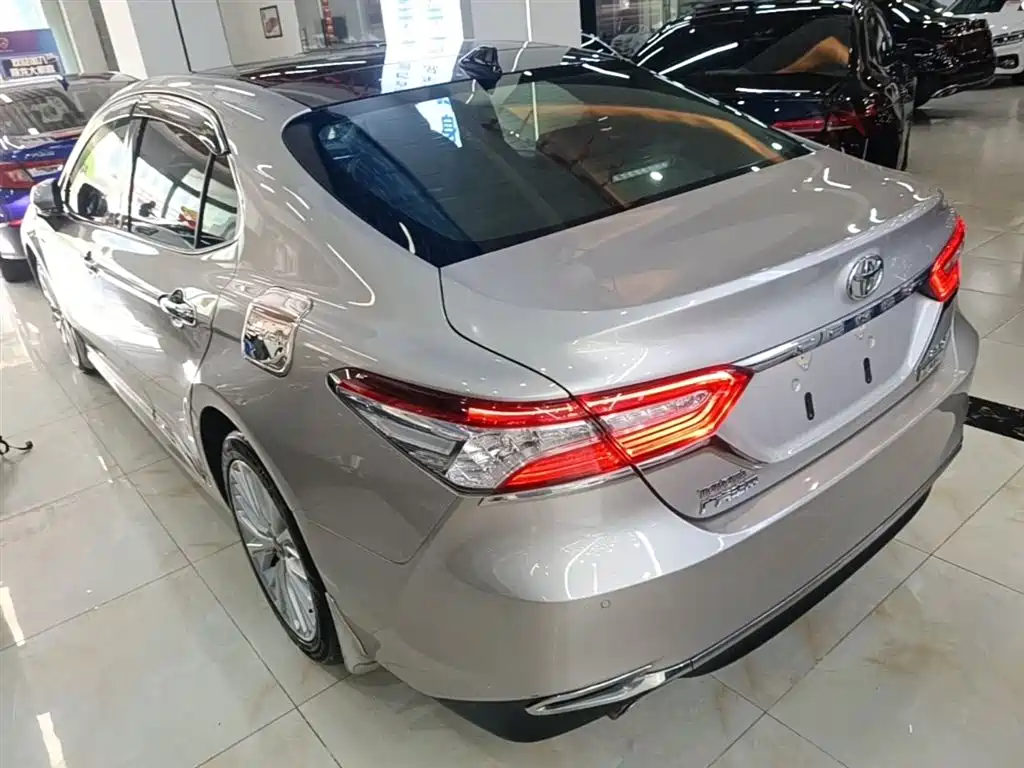 Toyota Camry 2018 — фото 5