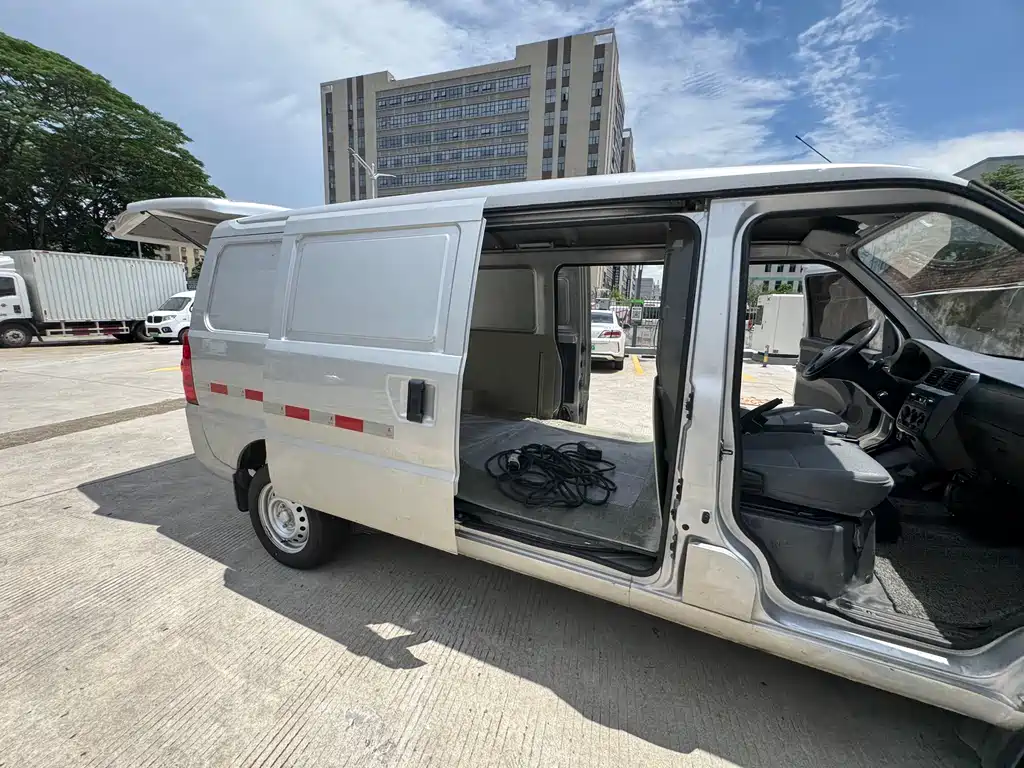 Wuling EV50 2025 — фото 16