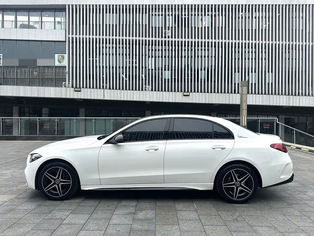 Mercedes-Benz C-Class 2024