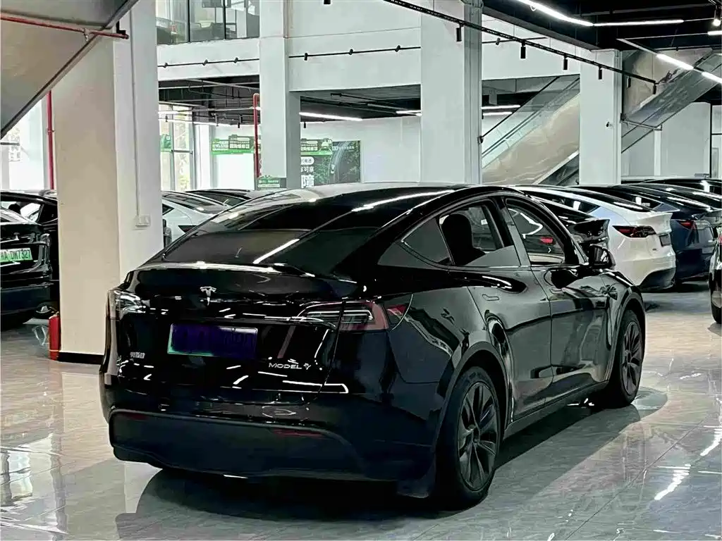 Tesla Model Y 2023 — фото 11