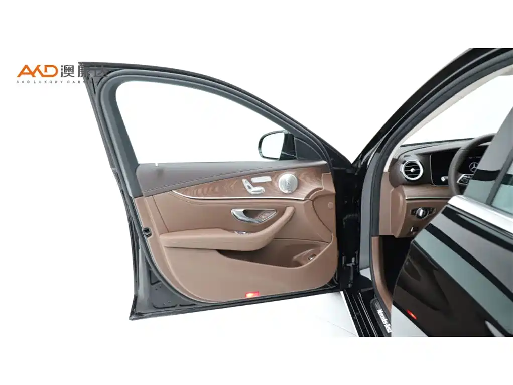 Mercedes-Benz E-Class 2023 — фото 10